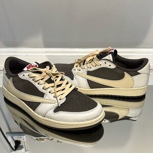 Jordan 1 Retro Low OG SP
Travis Scott Reverse Mocha size 10.5